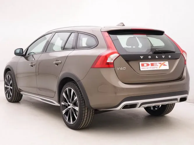 Volvo V60CC 2.0 D3 150 Cross Country Momentum + Leder/Cuir + Image 4